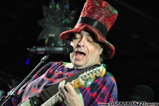 Dodô Minas comemora aniversário promovendo Mega Balada Retrô Fantasia
