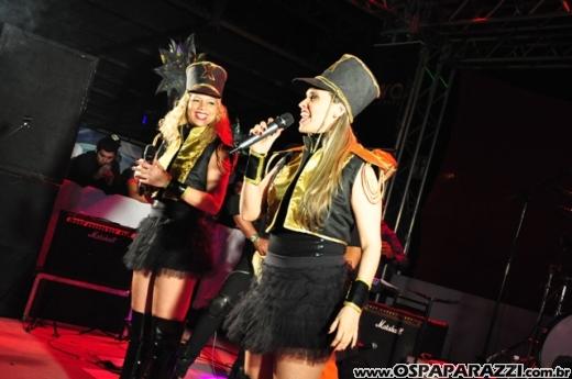 Dodô Minas comemora aniversário promovendo Mega Balada Retrô Fantasia