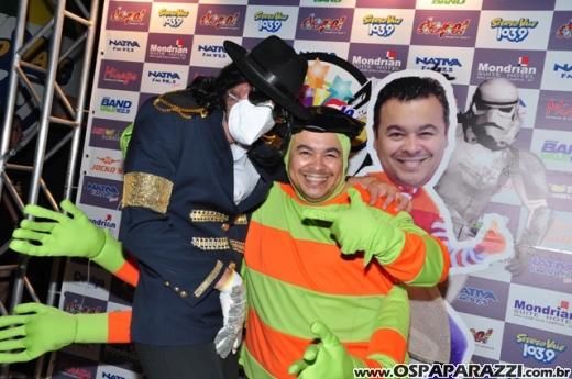 Dodô Minas comemora aniversário promovendo Mega Balada Retrô Fantasia