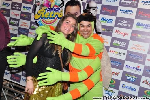 Dodô Minas comemora aniversário promovendo Mega Balada Retrô Fantasia