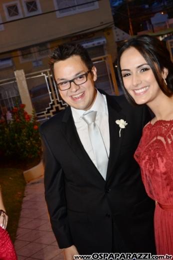Taís Bento e Sérgio Angélico fazem casamento de novela em SJCampos