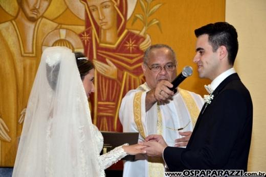 Taís Bento e Sérgio Angélico fazem casamento de novela em SJCampos