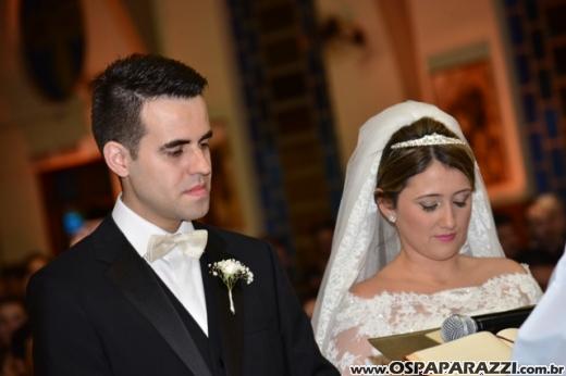 Taís Bento e Sérgio Angélico fazem casamento de novela em SJCampos