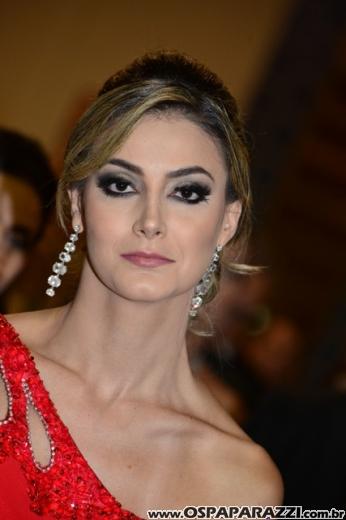 Taís Bento e Sérgio Angélico fazem casamento de novela em SJCampos