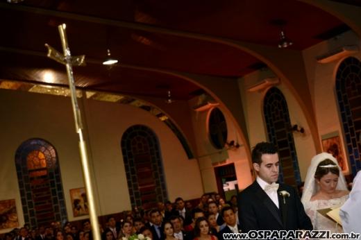 Taís Bento e Sérgio Angélico fazem casamento de novela em SJCampos