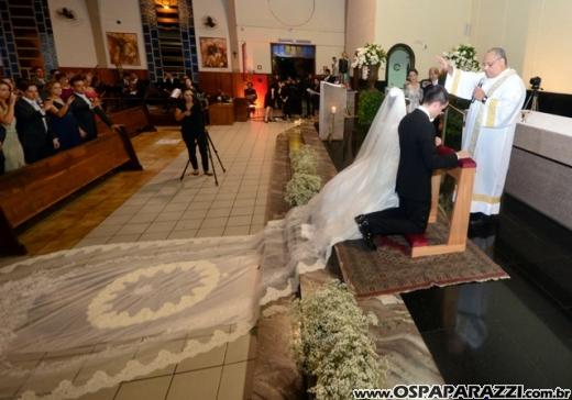 Taís Bento e Sérgio Angélico fazem casamento de novela em SJCampos