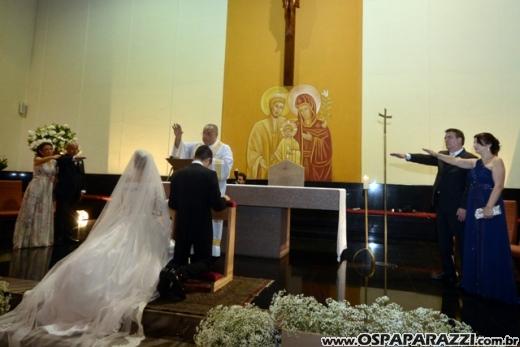 Taís Bento e Sérgio Angélico fazem casamento de novela em SJCampos