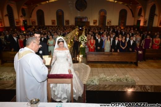 Taís Bento e Sérgio Angélico fazem casamento de novela em SJCampos