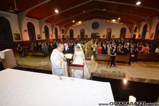 Taís Bento e Sérgio Angélico fazem casamento de novela em SJCampos