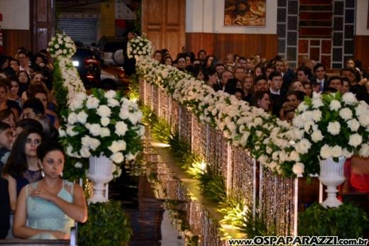 Taís Bento e Sérgio Angélico fazem casamento de novela em SJCampos