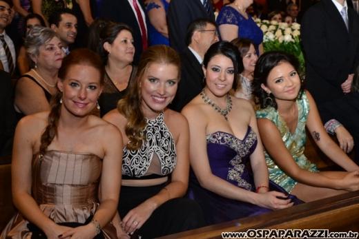 Taís Bento e Sérgio Angélico fazem casamento de novela em SJCampos