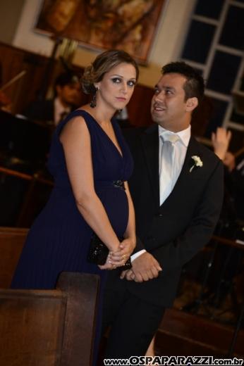 Taís Bento e Sérgio Angélico fazem casamento de novela em SJCampos