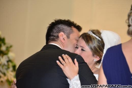 Taís Bento e Sérgio Angélico fazem casamento de novela em SJCampos