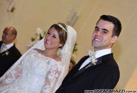 Taís Bento e Sérgio Angélico fazem casamento de novela em SJCampos