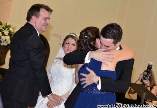 Taís Bento e Sérgio Angélico fazem casamento de novela em SJCampos