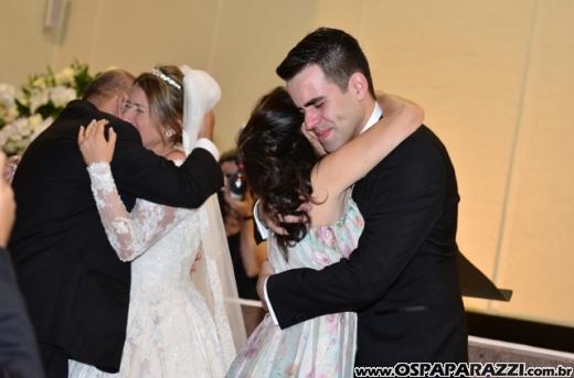 Taís Bento e Sérgio Angélico fazem casamento de novela em SJCampos