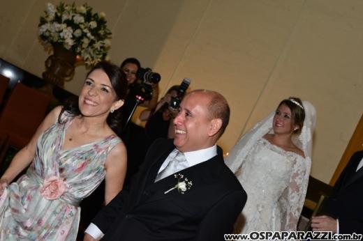 Taís Bento e Sérgio Angélico fazem casamento de novela em SJCampos