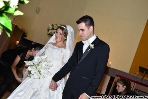 Taís Bento e Sérgio Angélico fazem casamento de novela em SJCampos