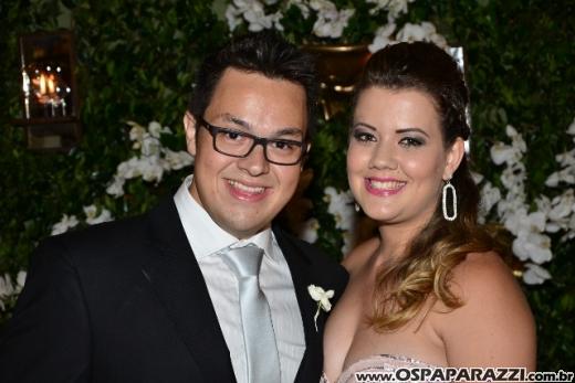 Taís Bento e Sérgio Angélico fazem casamento de novela em SJCampos