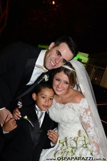 Taís Bento e Sérgio Angélico fazem casamento de novela em SJCampos