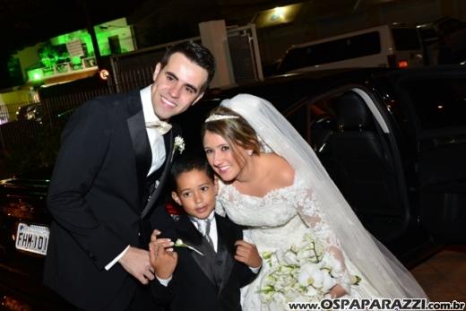 Taís Bento e Sérgio Angélico fazem casamento de novela em SJCampos