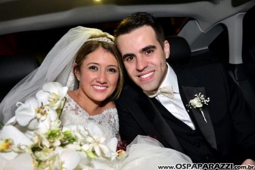 Taís Bento e Sérgio Angélico fazem casamento de novela em SJCampos