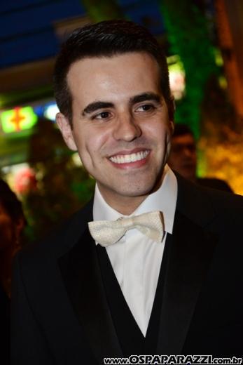Taís Bento e Sérgio Angélico fazem casamento de novela em SJCampos