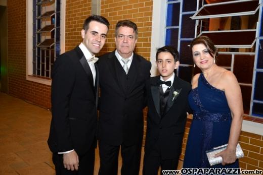 Taís Bento e Sérgio Angélico fazem casamento de novela em SJCampos