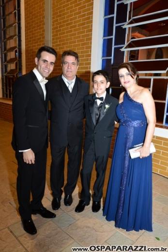 Taís Bento e Sérgio Angélico fazem casamento de novela em SJCampos