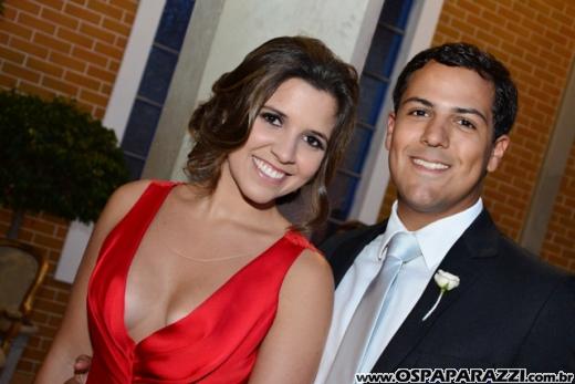 Taís Bento e Sérgio Angélico fazem casamento de novela em SJCampos