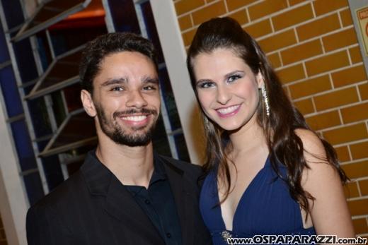 Taís Bento e Sérgio Angélico fazem casamento de novela em SJCampos