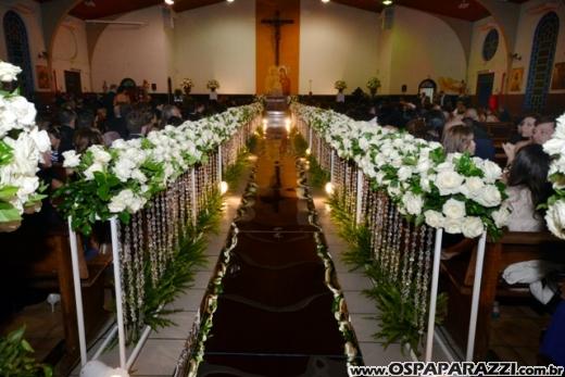Taís Bento e Sérgio Angélico fazem casamento de novela em SJCampos