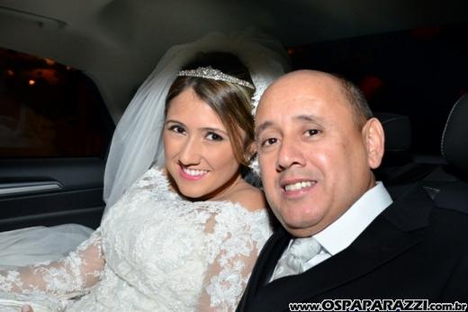Taís Bento e Sérgio Angélico fazem casamento de novela em SJCampos