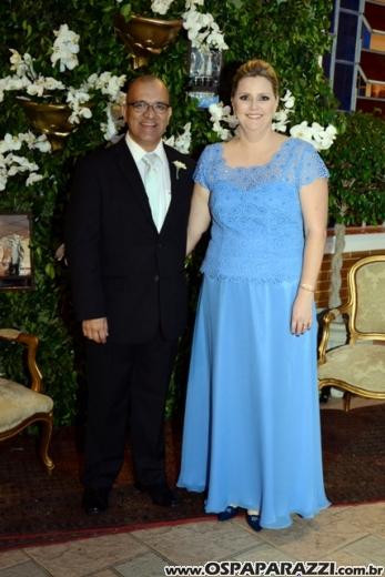 Taís Bento e Sérgio Angélico fazem casamento de novela em SJCampos