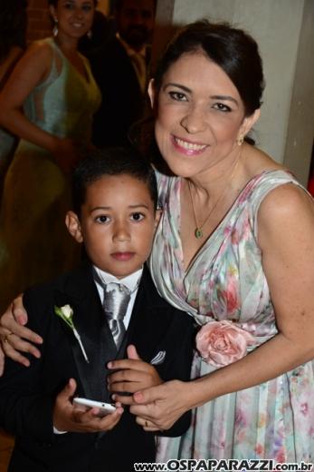 Taís Bento e Sérgio Angélico fazem casamento de novela em SJCampos