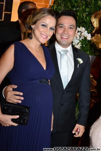 Taís Bento e Sérgio Angélico fazem casamento de novela em SJCampos