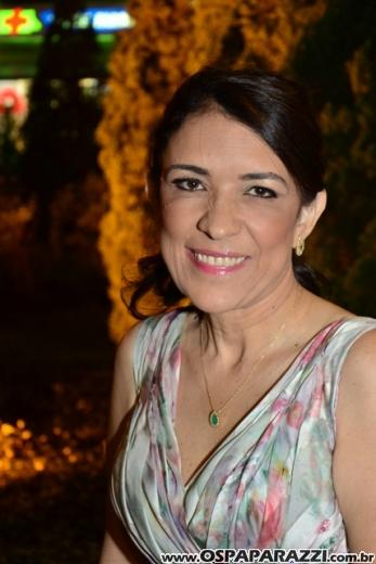 Taís Bento e Sérgio Angélico fazem casamento de novela em SJCampos