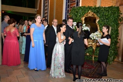 Taís Bento e Sérgio Angélico fazem casamento de novela em SJCampos