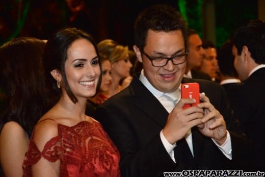 Taís Bento e Sérgio Angélico fazem casamento de novela em SJCampos