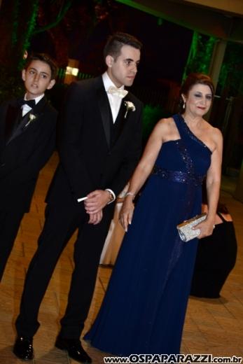 Taís Bento e Sérgio Angélico fazem casamento de novela em SJCampos