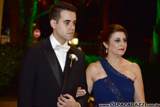 Taís Bento e Sérgio Angélico fazem casamento de novela em SJCampos