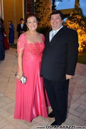 Taís Bento e Sérgio Angélico fazem casamento de novela em SJCampos