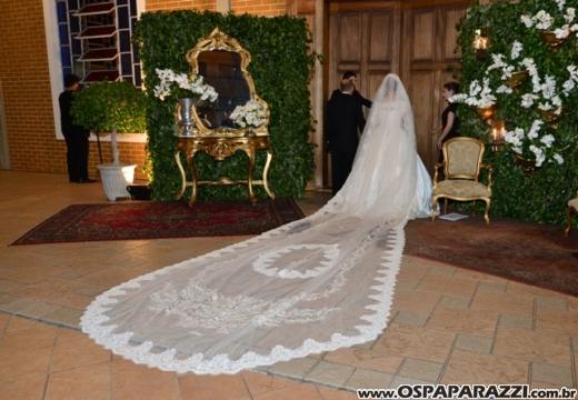 Taís Bento e Sérgio Angélico fazem casamento de novela em SJCampos
