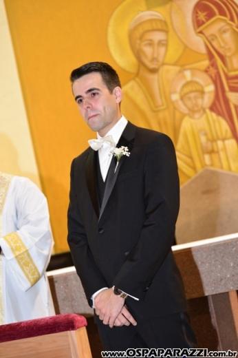 Taís Bento e Sérgio Angélico fazem casamento de novela em SJCampos