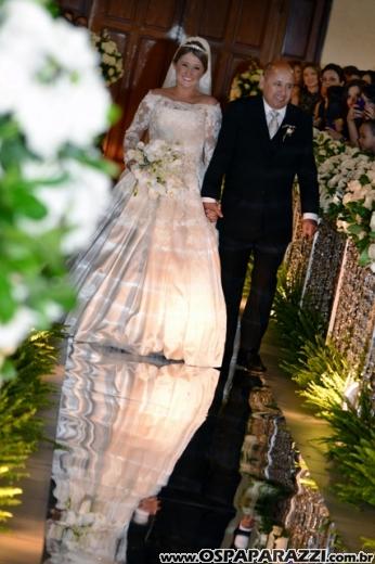 Taís Bento e Sérgio Angélico fazem casamento de novela em SJCampos
