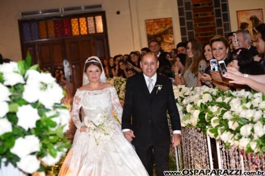 Taís Bento e Sérgio Angélico fazem casamento de novela em SJCampos