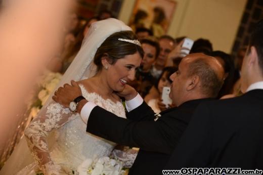 Taís Bento e Sérgio Angélico fazem casamento de novela em SJCampos