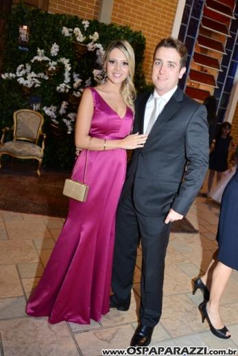 Taís Bento e Sérgio Angélico fazem casamento de novela em SJCampos