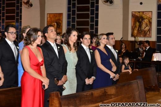 Taís Bento e Sérgio Angélico fazem casamento de novela em SJCampos