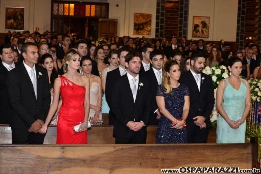 Taís Bento e Sérgio Angélico fazem casamento de novela em SJCampos